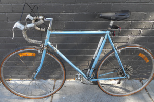 Lot 30 - Vintage Graecross 12-speed Racing Bike w Quick Release Wheels - made in