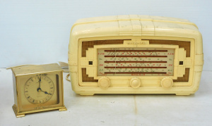 Lot 172 - 2 pces in Vintage Hotpoint Plastic Cased Mantle Radio, 18cmH, Model P6