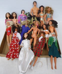 Lot 173 - Box lot of Vintage Character & Fashion Dolls inc, Donny & Mari