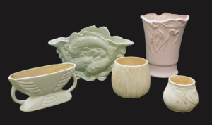 Lot 232 - 5 pces 1950s Australian Moulded Pottery inc Pink Diana Vase with gum n