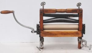 Lot 243 - Vintage 1920s Wooden Hand Crank Horse Shoe Brand Clothes Wringer No302