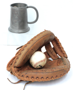 Lot 251 - 2 pces inc vintage Cowhide Baseball catches mitt with Aust Baseball le