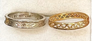 Lot 297 - 2 x gold bands - 22ct ygold filigree (1 5 grms) & 18ct wgold (2 8