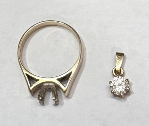 Lot 303 - 2 x items - 9ct ygold pendant with small white stone & 9ct ygold r