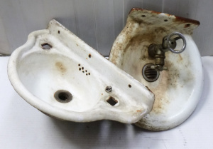 Lot 25 - 2 x Vintage Cast Iron white enamelled basins inc, drinking fountain, &a