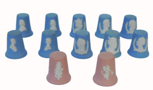 Lot 44 - 12 x Wedgwood Jasperware Thimbles inc Pink Jasper Floral pink heath, D