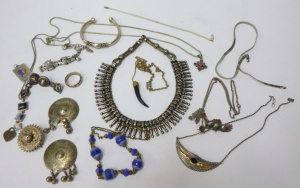 Lot 45 - Small box lot of mostly Silver Jewellery inc, vintage brooch, pendants,