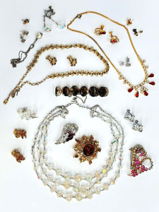 Lot 52 - Group costume jewellery - 3 x strand crystal necklace, diamante necklac