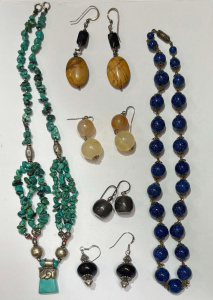 Lot 61 - Grp jewellery, 1930s Lapis chain link bead necklace, natural turquoise