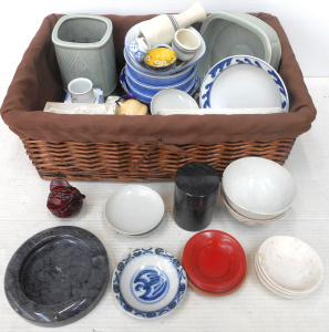 Lot 121 - Box lot Japanese Ceramics etc