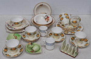 Lot 137 - Group lot 1930s + English ceramics - Carltonware Hollyhock toast rack,