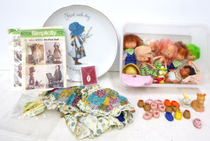 Lot 154 - Group lot of Vintage Strawberry Shortcake Dolls with clothing & ac