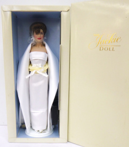 Lot 187 - Boxed Franklin Mint - The Jackie (Onassis) Doll, approx 39cm L