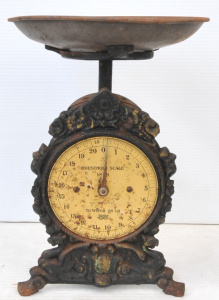 Lot 251 - Vintage English Salter No49 Kitchen Scales w Original Pan