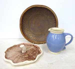 Lot 256 - 3 x Vintage Australian Pottery items inc, George Aslanis shallow bowl