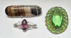 Lot 283 - 3 x pces vintage jewellery - large Scottish silver agate brooch, c1910