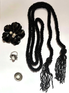 Lot 284 - Grp jewellery - 1920s flapper necklace black beaded sautoir with frin
