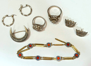 Lot 285 - Group silver jewellery - Marcasite brooch, earrings, 2 x rings with wh