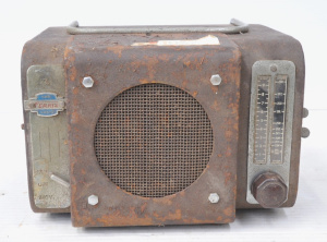 Lot 304 - c1940s Ferris Model 74 Portable Car Radio w Bakelite Knobs