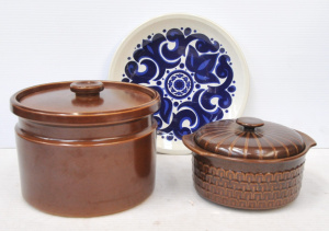 Lot 311 - 3 pces Wedgwood Oven to Table ceramics - Toledo plate, brown casserole