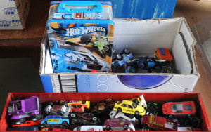 Lot 15 - 2 x Boxes of Hot Wheels & Other Diecast Vehicles incl Cary Case w C