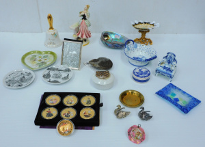 Lot 51 - Mixed Group lot inc 7 x Commemorative gold plated Royalty One crown coi