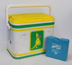 Lot 52 - Vintage Willow Branded Esky w Image of Boxing Kangaroo to front Commemo