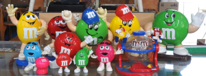 Lot 130 - Group lot - Vintage & Modern Loose Novelty M&M Dispensers - Ba