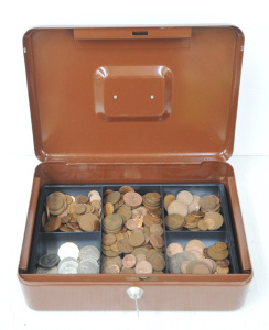 Lot 135 - Lockable metal Cashbox & Contents - Australian coin Currency - hea
