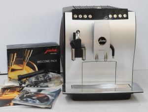 Lot 165 - Swiss Made Jura Impressa Z5 Gen 2 Coffee Machine - incl box of instrus