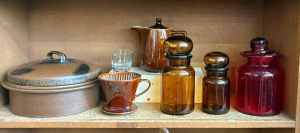 Lot 176 - Grp mid century & retro - lge brown Arabia casserole, box 4 Orrefo