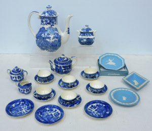 Lot 196 - Group lot of Vintage Blue & White ceramics inc Wedgwood Woodland P