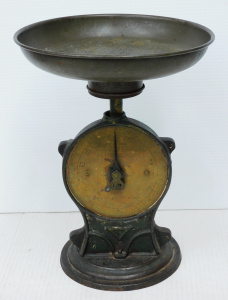 Lot 230 - Vintage Salters Cast Scales - Family Scale No 50 with fitted Pan