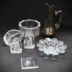 Lot 246 - Group Scandinavian art glass - Jonasson paperweight, Holmegaard leaf d