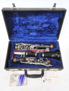 Lot 287 - Vintage Cased 4 x piece Boosey & Hawks Clarinet - fitted case w ac