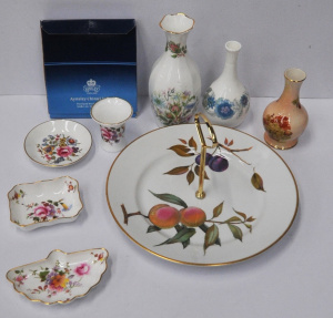 Lot 315 - Group lot English china inc Wedgwood, Royal Worcester, Royal Crown Der