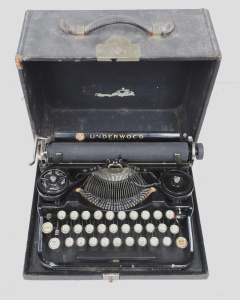 Lot 179 - Vintage cased 1930s USA made Portable Underwood Typewriter w Unusual F