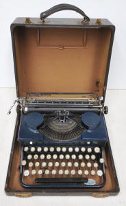 Lot 180 - Vintage cased 1930s Portable Royal Typewriter - Unusual Blue Crackle p