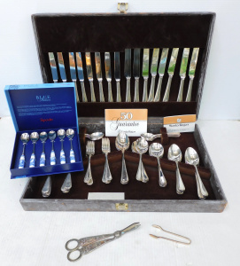 Lot 200 - Group lot of Cutlery incl Stanley Rogers Featheredge Pattern canteen f