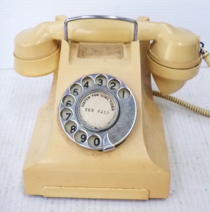 Lot 229 - Vintage Cream Bakelite PNG Rotary Telephone
