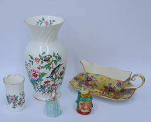 Lot 237 - Group lot of ceramics incl Aynsley Pembroke pattern large & small