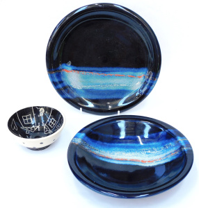 Lot 310 - 3 x Pces Australian Pottery incl Fiona Howes Black & White small b