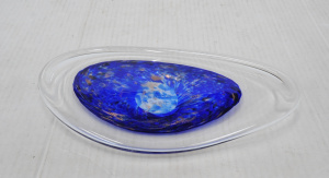Lot 339 - c1996 Oasis Crystal Art Glass Dish - mottled Blue w Copper inclusions,