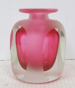 Lot 340 - Heavy Vintage Italian Sommerso Coloured Art Glass Vase - 12cm H - Cran