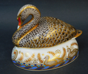 Lot 356 - Royal Crown Derby Porcelain Black Swan Paperweight - Golden Jubilee Is