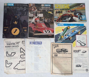 Lot 35 - Group Scalextric ephemera - catalogues 7th, 16th, 17th edits, The 32 Se