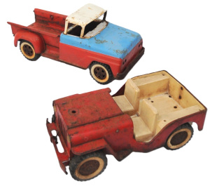 Lot 47 - 2 x vintage Tonka toys - red and blue tin tray truck - 32cms L & re