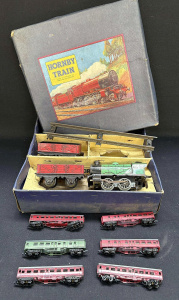 Lot 66 - Grp - tin Hornby clockwork train (works), 2 wagons, pce track with box