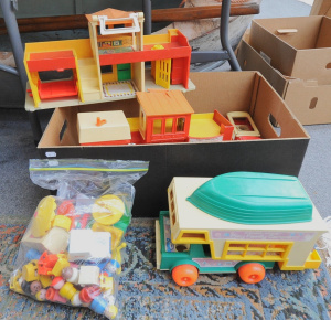 Lot 82 - Group lot - Vintage Fisher price Play Family sets - Camper Van + Villag
