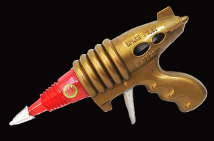 Lot 97 - Vintage style Space Pilot X-Ray Gun - plastic & metal w working spa